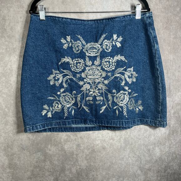 Topshop Dresses & Skirts - Topshop Moto Mini Skirt Womens Size 16 Blue Denim Embroidered Floral Art Boho‎